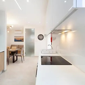 Fl56 - New 3storey House - Private Entrance & Roof Appartamento Floriana