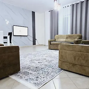 New Bazaar Side Bliss 2 Bed Apt With Free Garage Appartamento Tirana